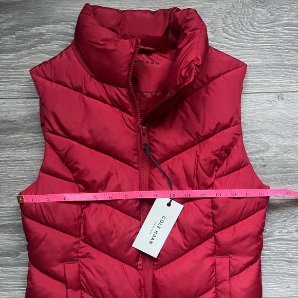 NEW Cole Haan Signature Red Puffer Vest Size XS Outdoor Warm Winter Hiking - Picture 8 of 8